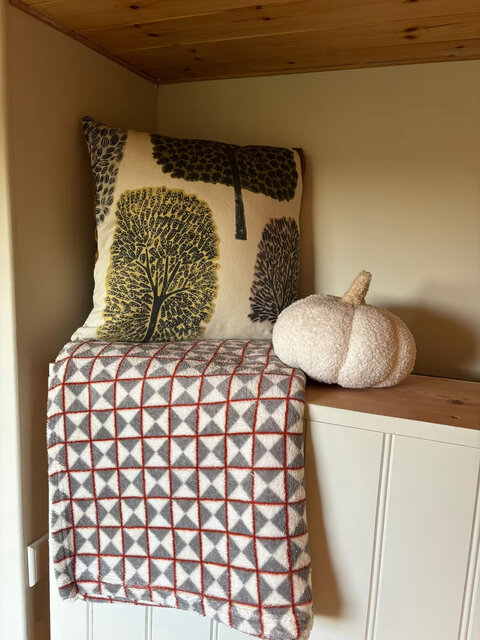 Image 16 for The Hut