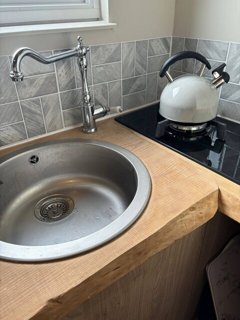 Image 12 for The Hut