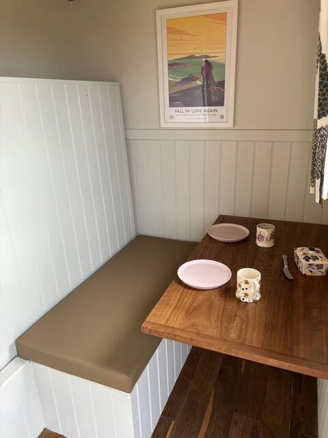 Image 23 for The Hut