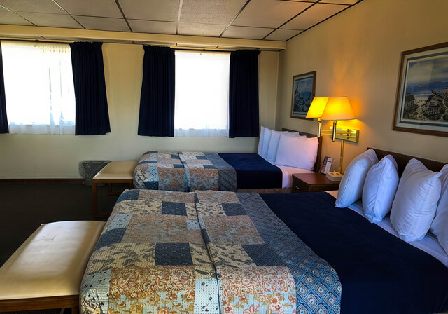 Image 1 for Familyroom