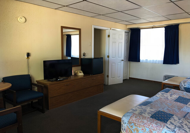 Image 2 for Familyroom