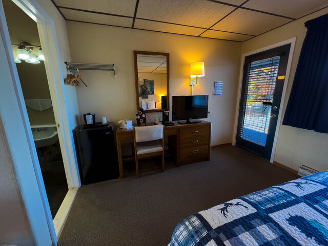 Image 4 for Bridgeview Queen