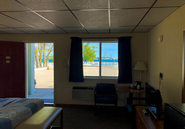 Image 3 for Familyroom