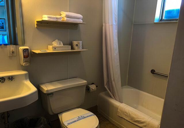 Image 5 for Familyroom
