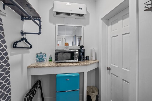 Image 2 for Blounts Creek Room