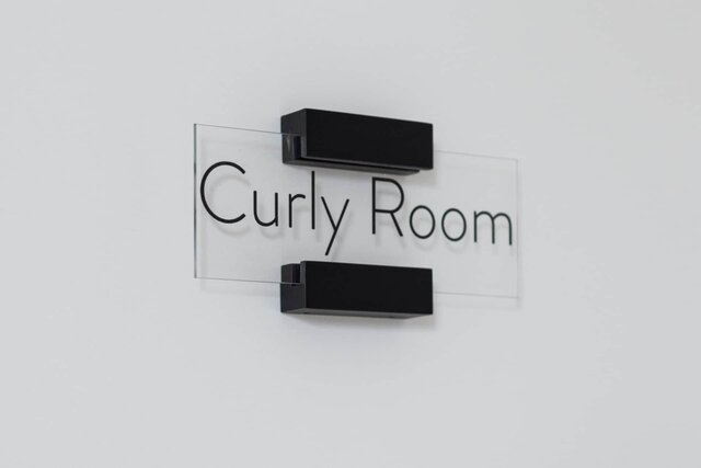 Image 3 for Curly Room