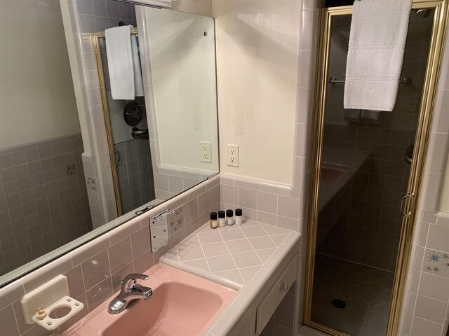 Image 3 for Vintage King, Kitchenette