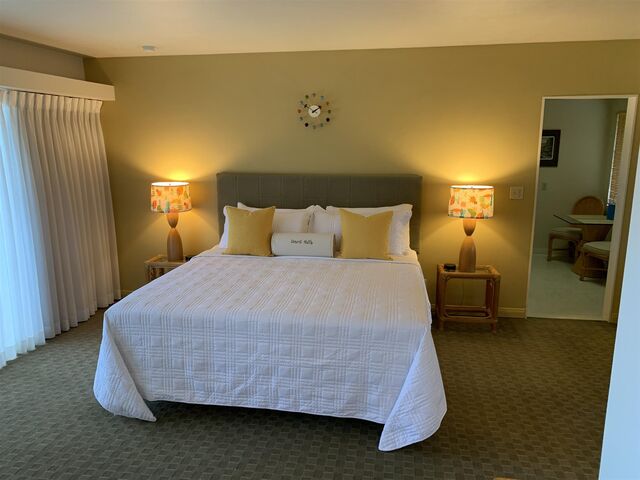 Image 1 for Vintage King, Kitchenette