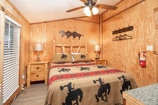 Image 4 for Bandera Bunkhouse On Main #2