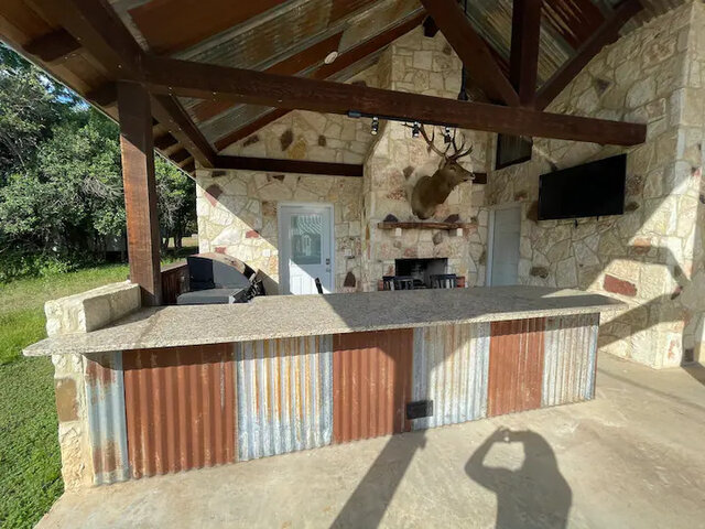 Image 7 for Main st Lodge- Bandera America!!