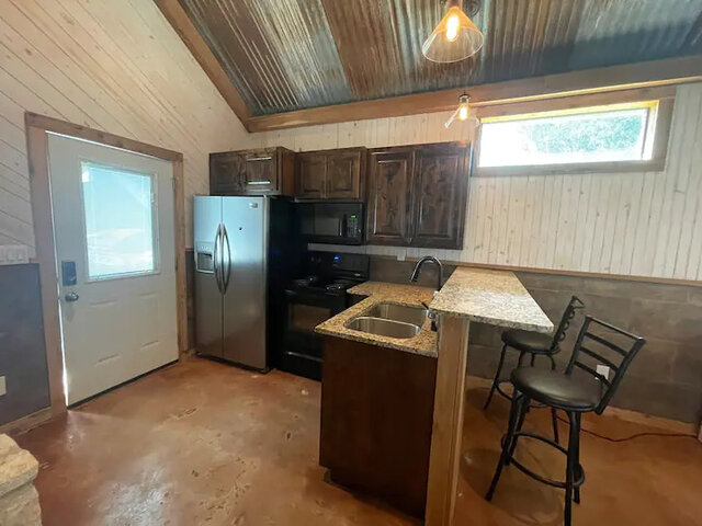 Image 25 for Main st Lodge- Bandera America!!