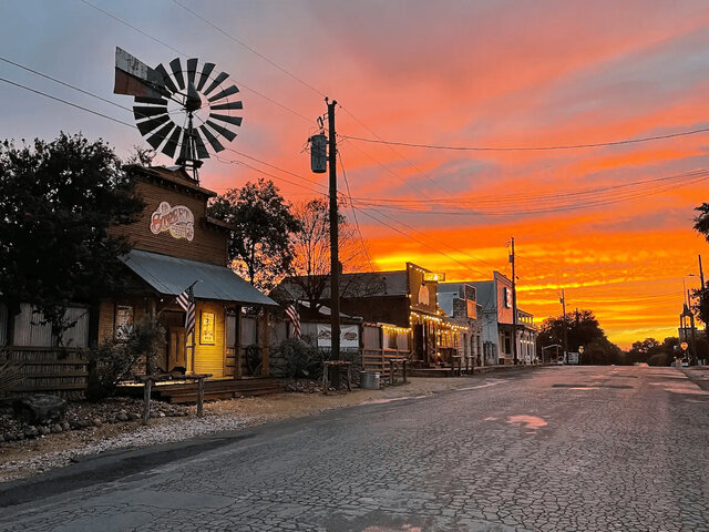 Image 3 for Just off Main- Golf Cart avail to rent!