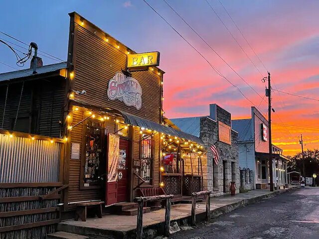 Image 12 for Main st Lodge- Bandera America!!