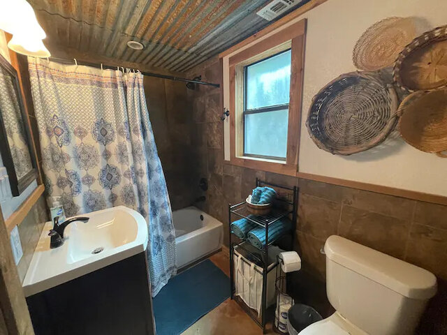 Image 19 for Main st Lodge- Bandera America!!