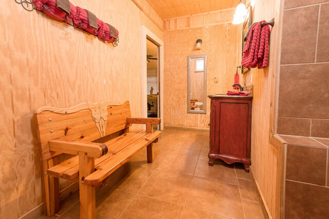 Image 5 for Bandera Bunkhouse On Main #5