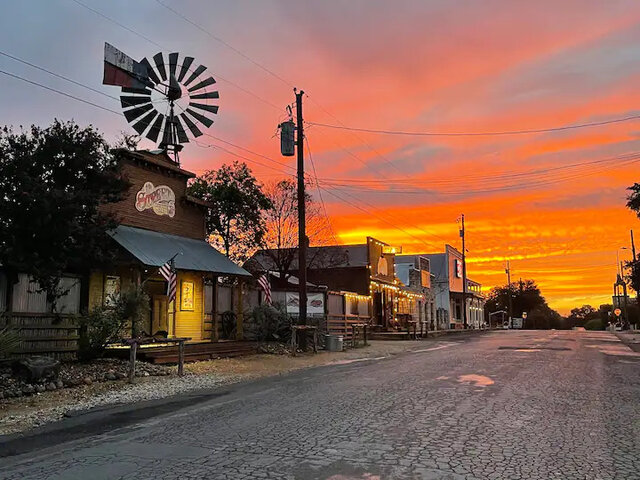 Image 4 for Main St. Homestead- Bandera America!