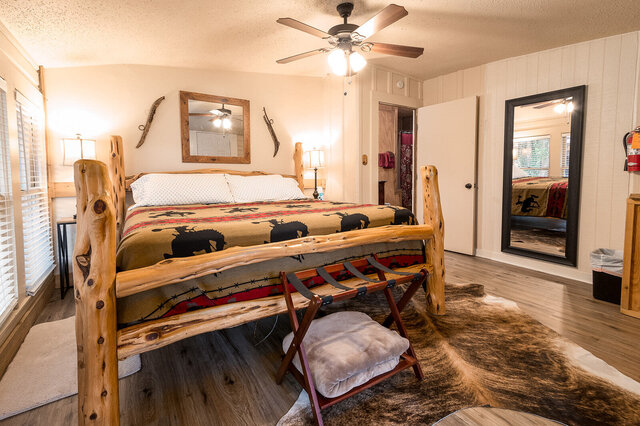 Image 1 for Bandera Bunkhouse On Main #5