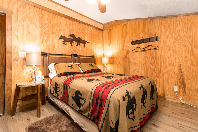 Image 1 for Bandera Bunkhouse On Main #4