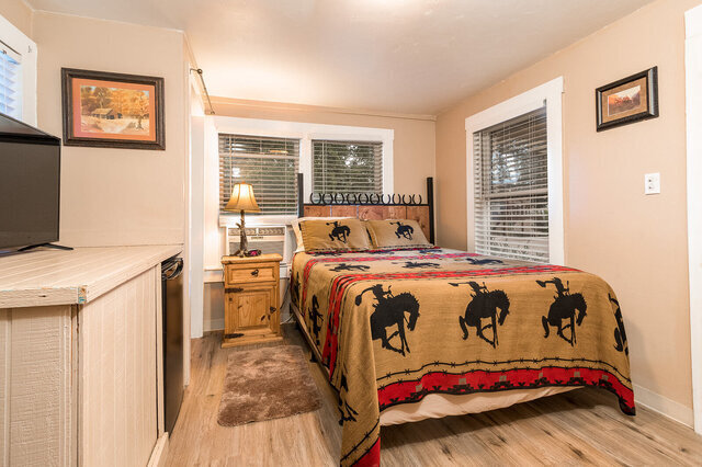 Image 1 for Bandera Bunkhouse On Main #6