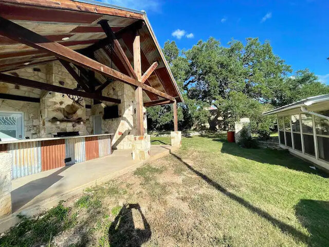 Image 9 for Main st Lodge- Bandera America!!