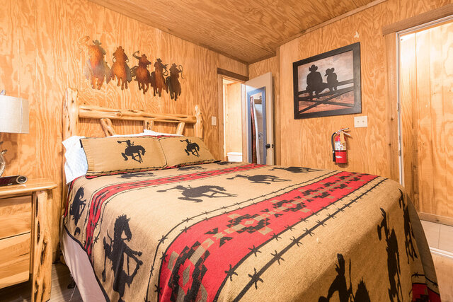 Image 1 for Bandera Bunkhouse On Main #3