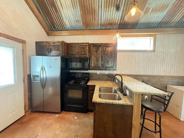 Image 3 for Main st Lodge- Bandera America!!