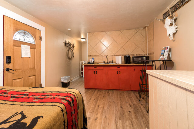 Image 3 for Bandera Bunkhouse On Main #6