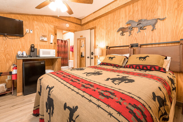 Image 3 for Bandera Bunkhouse On Main #4