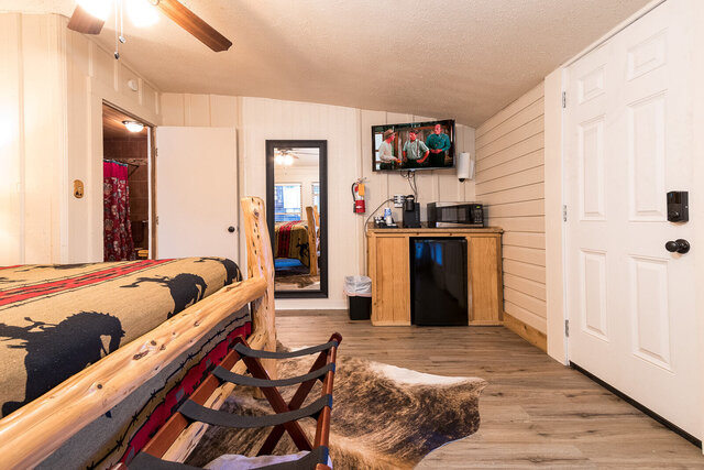 Image 3 for Bandera Bunkhouse On Main #5