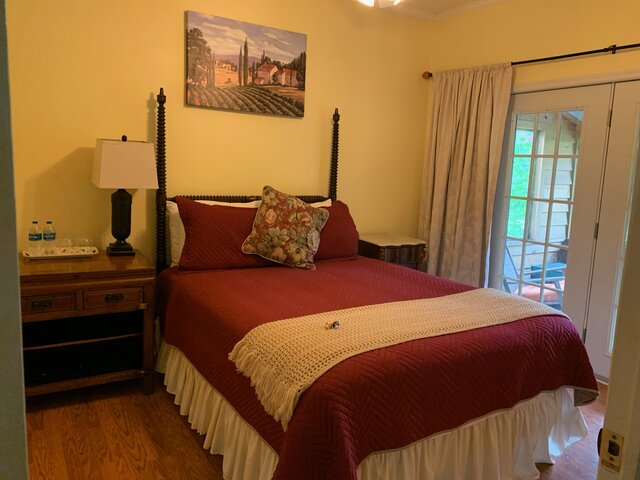 Image 12 for 15) Cottage at Monteagle Inn