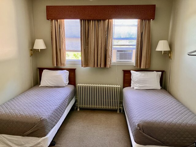 Image 4 for 312-2 TWN BD / Sleeps 2 / Shared BA