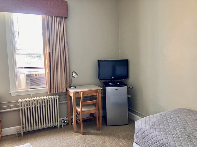 Image 4 for 304-2 TWN BD Sleeps 2 / Shared BA
