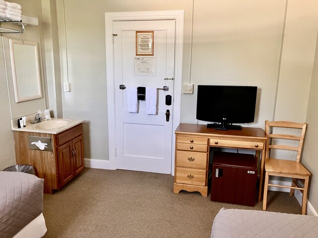 Image 1 for 312-2 TWN BD / Sleeps 2 / Shared BA