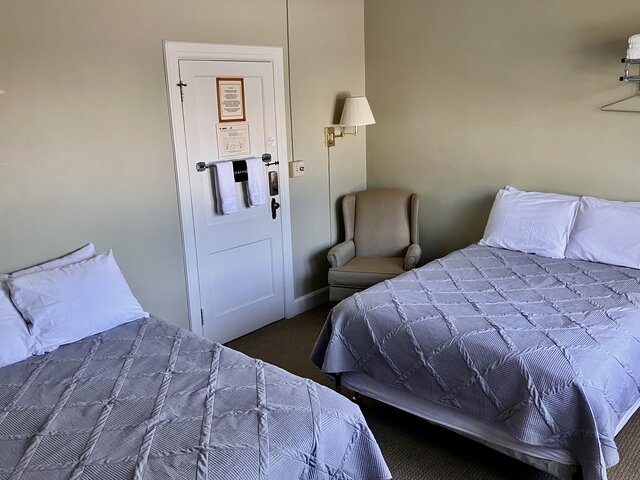 Image 1 for 315-2 Full-size Beds Sleeps 2 or 4 / Shared BA