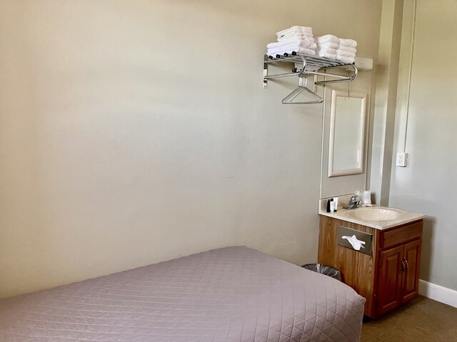 Image 2 for 312-2 TWN BD / Sleeps 2 / Shared BA
