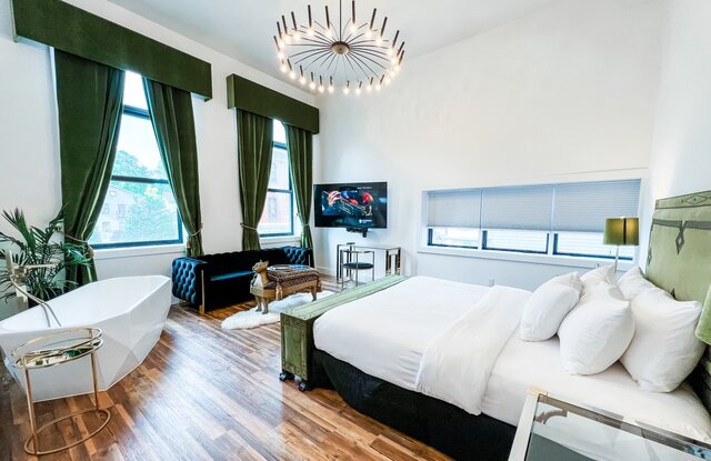 Image 1 for Dutchess Suite - Book on the Factory Hotel