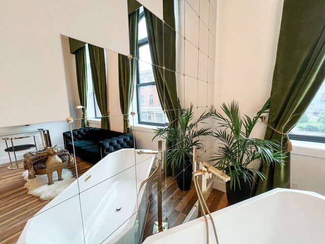 Image 7 for Dutchess Suite - Book on the Factory Hotel