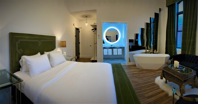 Image 8 for Dutchess Suite - Book on the Factory Hotel