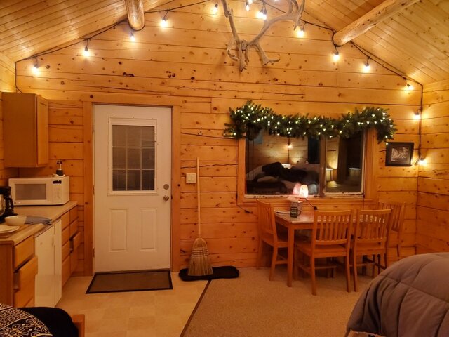 Image 4 for 2 The Blue Moon