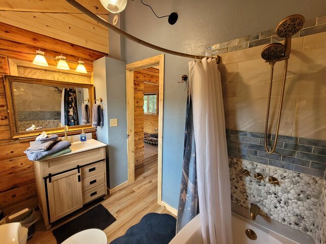 Image 18 for 2 The Blue Moon