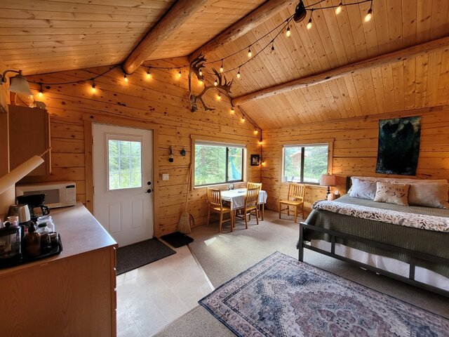 Image 11 for 2 The Blue Moon