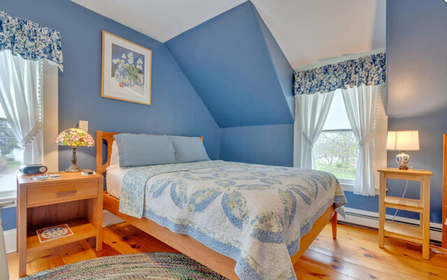 Image 3 for Blue Room