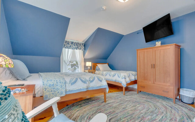 Image 1 for Blue Room