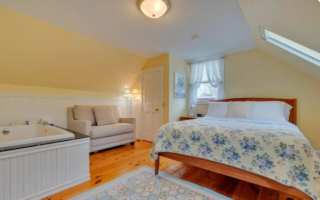 Image 1 for Yellow Room