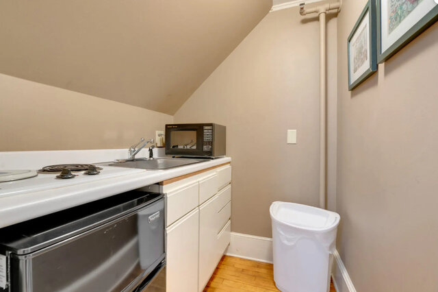 Image 3 for Taupe Room