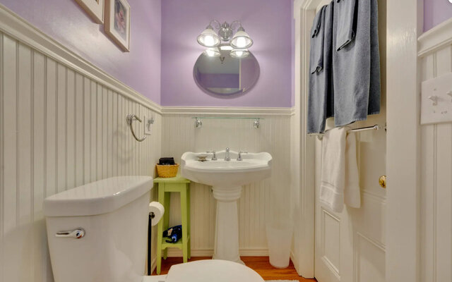 Image 5 for Wisteria Room