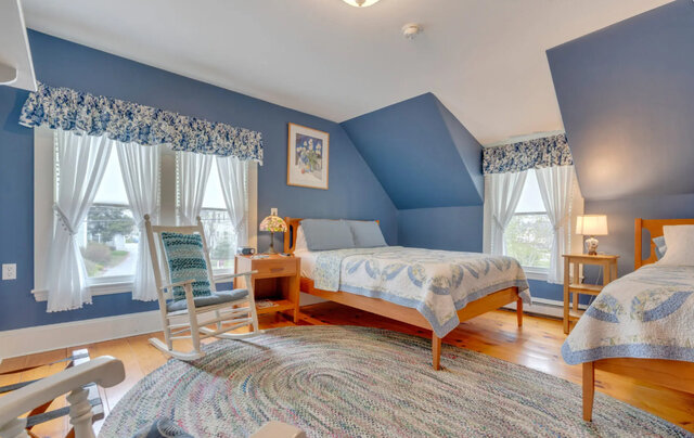 Image 2 for Blue Room