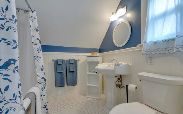 Image 5 for Blue Room
