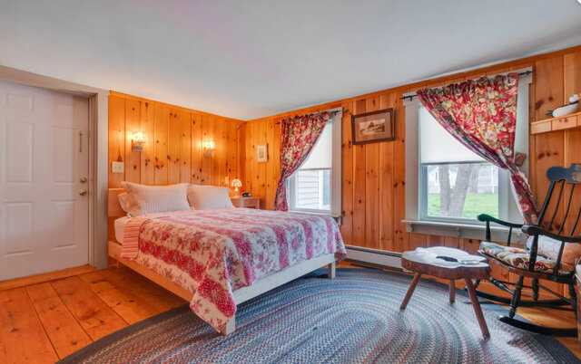 Image 3 for Pine Room