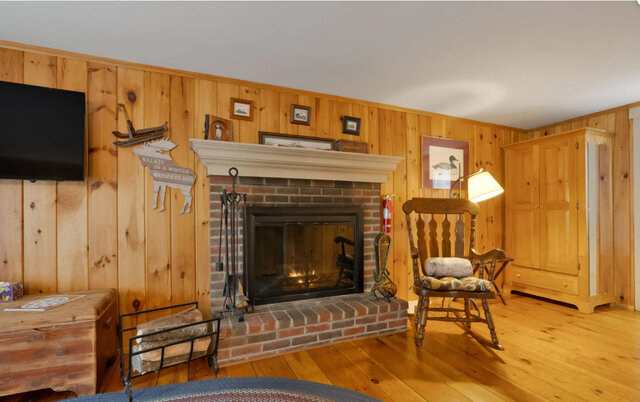 Image 5 for Pine Room